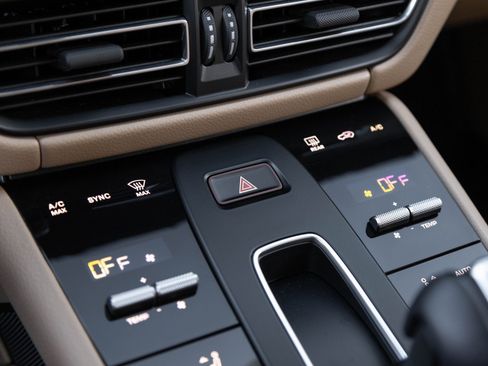 Used 2025 Porsche Macan image 26