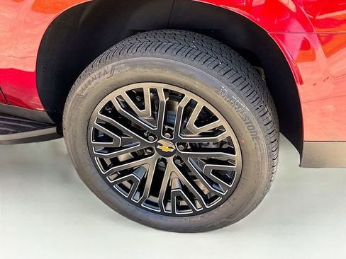 New 2025 Chevrolet Suburban Premier image 34