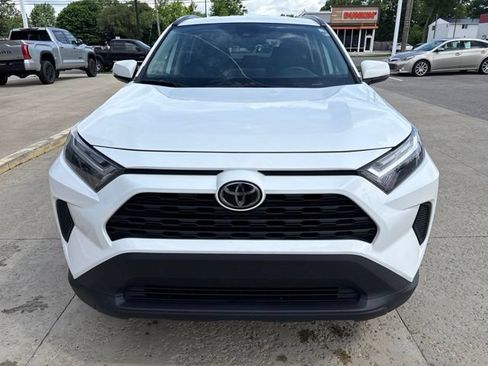 Used 2022 Toyota RAV4 XLE AWD/4WD image 2
