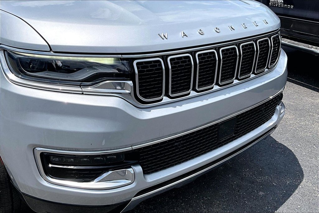 Used 2022 Jeep Wagoneer Series III RWD image 34