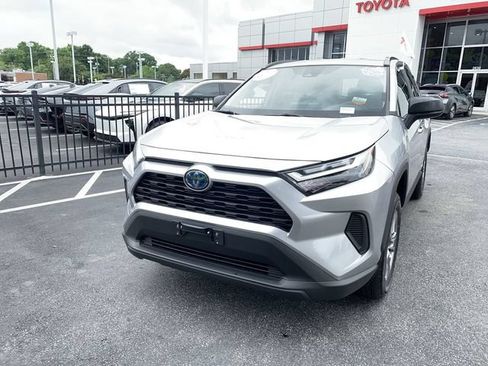 Certified 2024 Toyota RAV4 LE AWD/4WD image 4