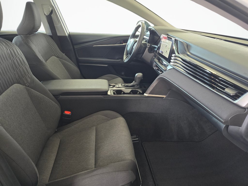 Used 2025 Toyota Camry LE w/ Convenience Package FWD image 43