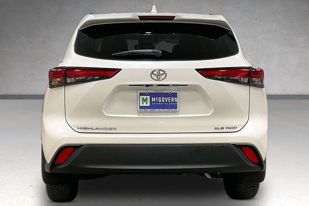 Used 2020 Toyota Highlander XLE AWD/4WD image 6