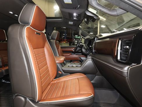 Certified 2024 GMC Sierra 2500 Denali Ultimate image 29