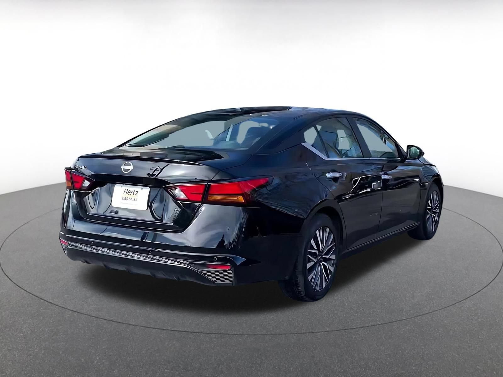 Used 2025 Nissan Altima 2.5 SV FWD image 13