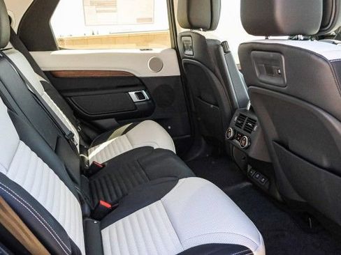 Used 2025 Land Rover Discovery Dynamic SE AWD/4WD image 10