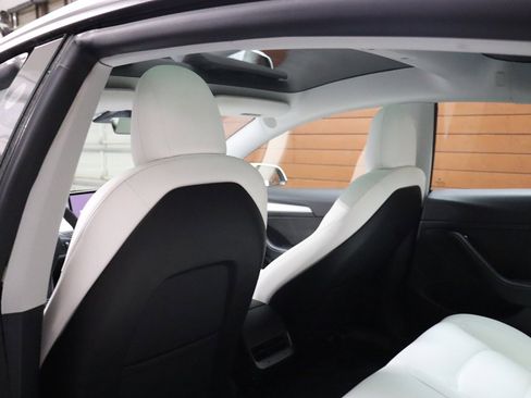 Used 2022 Tesla Model 3 Standard Range image 44