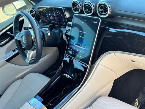 Used 2023 Mercedes-Benz GLC 300 image 11