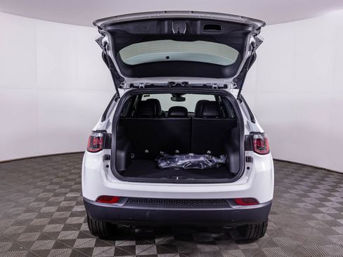 New 2026 Jeep Compass Latitude image 32