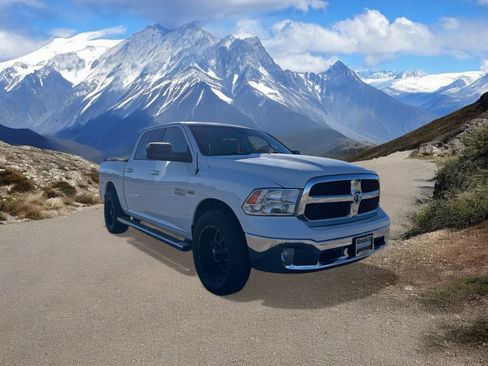 Used 2017 RAM 1500 Classic SLT w/ Luxury Group image 7