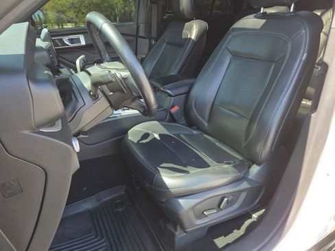 Used 2020 Ford Explorer XLT w/ Equipment Group 202A RWD image 27