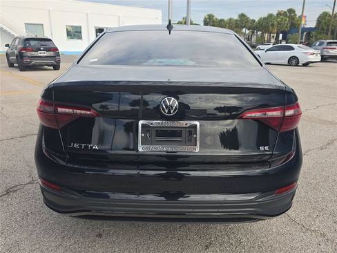 Used 2024 Volkswagen Jetta SE FWD image 5
