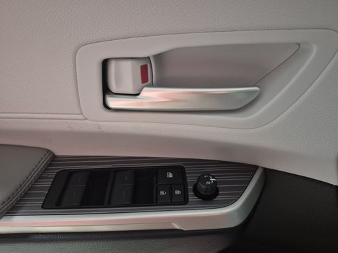 New 2026 Toyota Sienna XLE FWD image 15