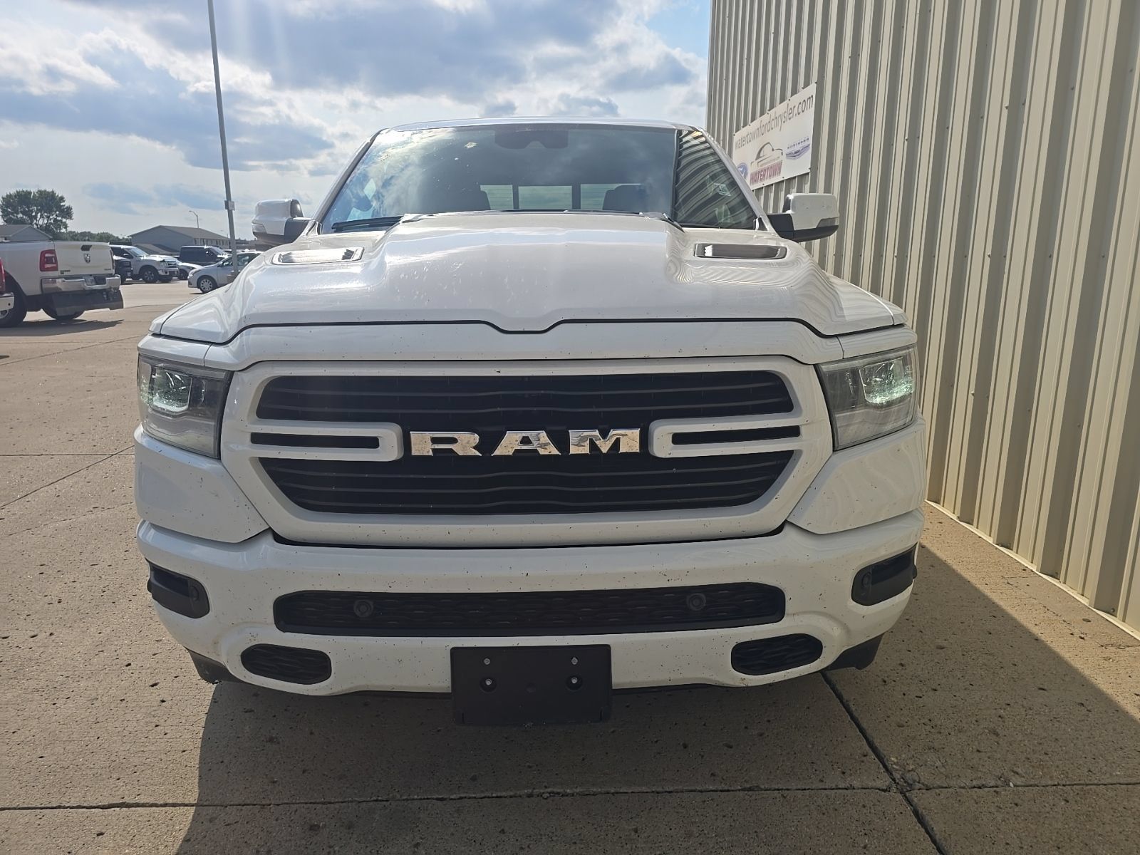 Used 2023 RAM 1500 Laramie AWD/4WD image 4