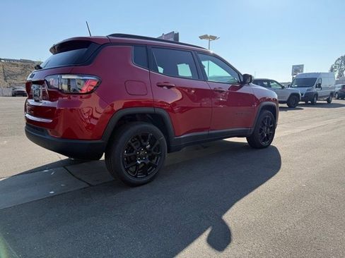 New 2026 Jeep Compass Latitude image 7