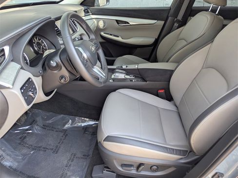 Used 2024 INFINITI QX50 Sensory image 10