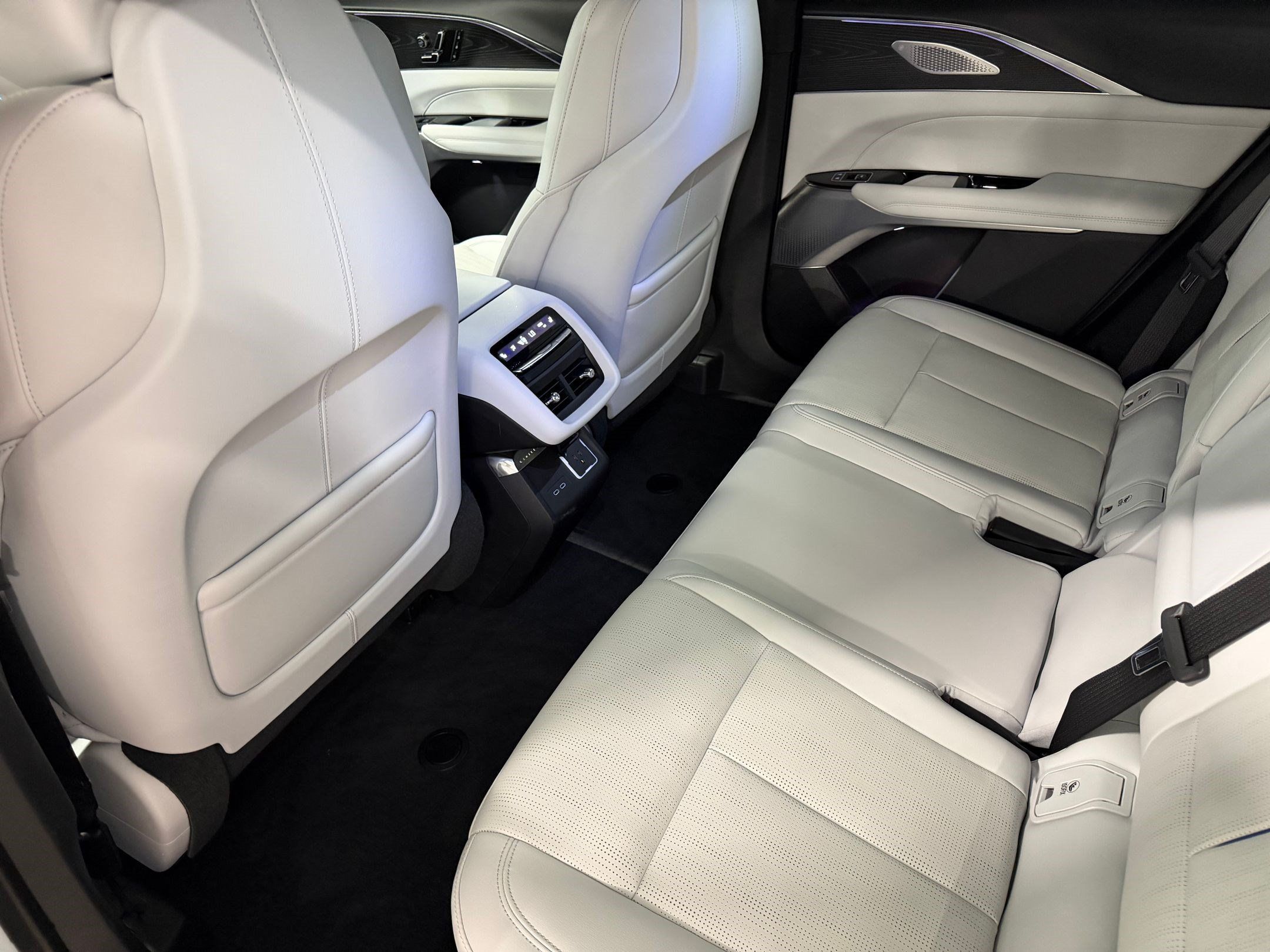 Certified 2024 Cadillac Lyriq Sport AWD/4WD image 33