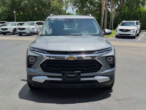 Used 2025 Chevrolet TrailBlazer LT FWD image 2