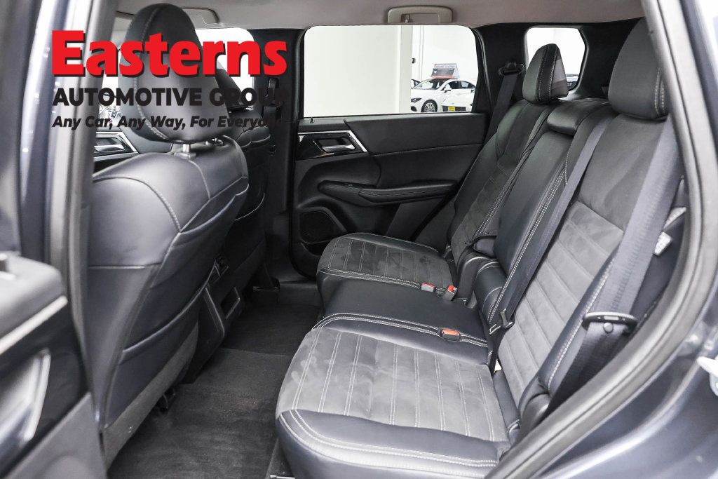 Used 2024 Mitsubishi Outlander SE AWD/4WD image 23