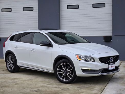 Used 2016 Volvo V60 T5 Cross Country w/ Convenience Package image 1