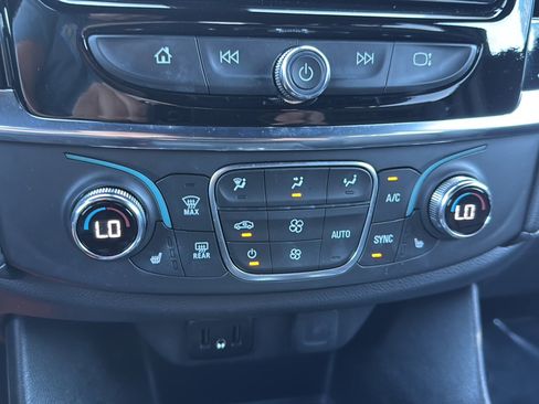 Used 2023 Chevrolet Traverse LT AWD/4WD image 39