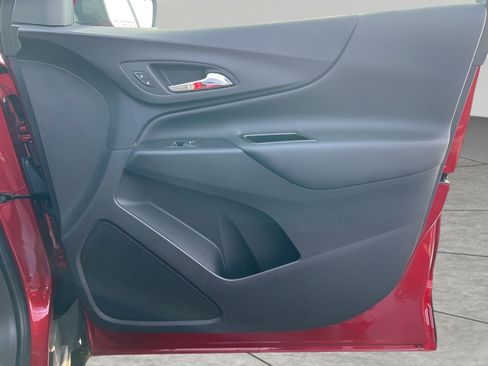 Used 2024 Chevrolet Equinox LT image 33