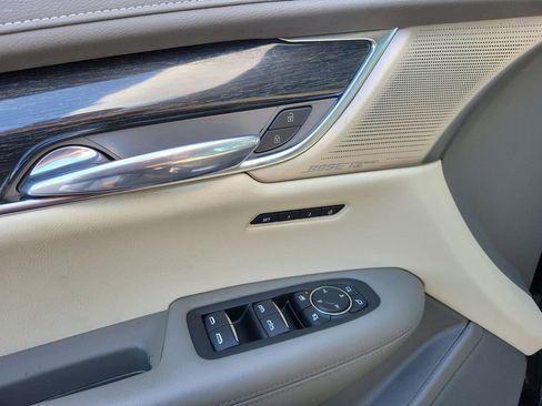 Used 2021 Cadillac XT6 Premium Luxury FWD image 23