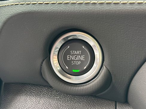 New 2025 Chevrolet Suburban Premier image 27