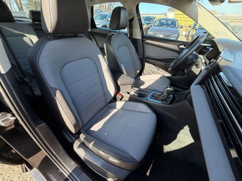 Used 2025 Volkswagen Jetta SE image 37