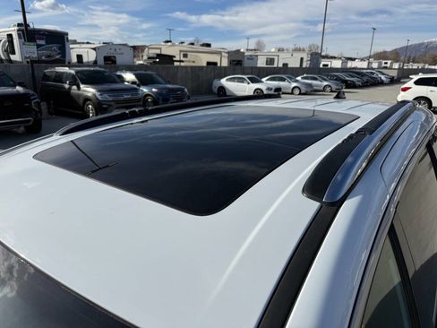 Used 2023 Chrysler Pacifica Pinnacle image 9