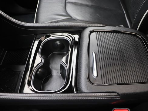 Used 2025 Chrysler Pacifica Limited image 47