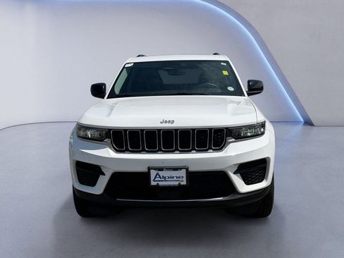 Used 2023 Jeep Grand Cherokee Laredo w/ Luxury Tech Group I AWD/4WD image 8