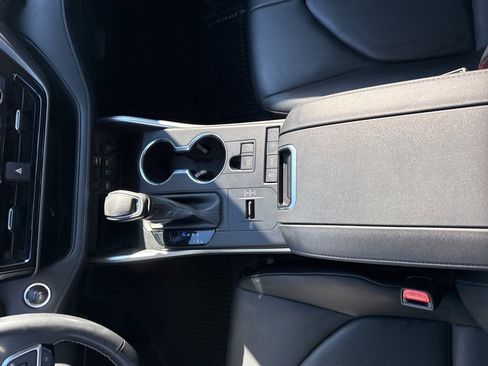 Used 2020 Toyota Highlander XLE image 20