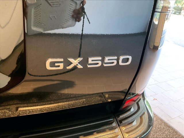 Used 2025 Lexus GX 550 w/ Accessory Package (2T) AWD/4WD image 18