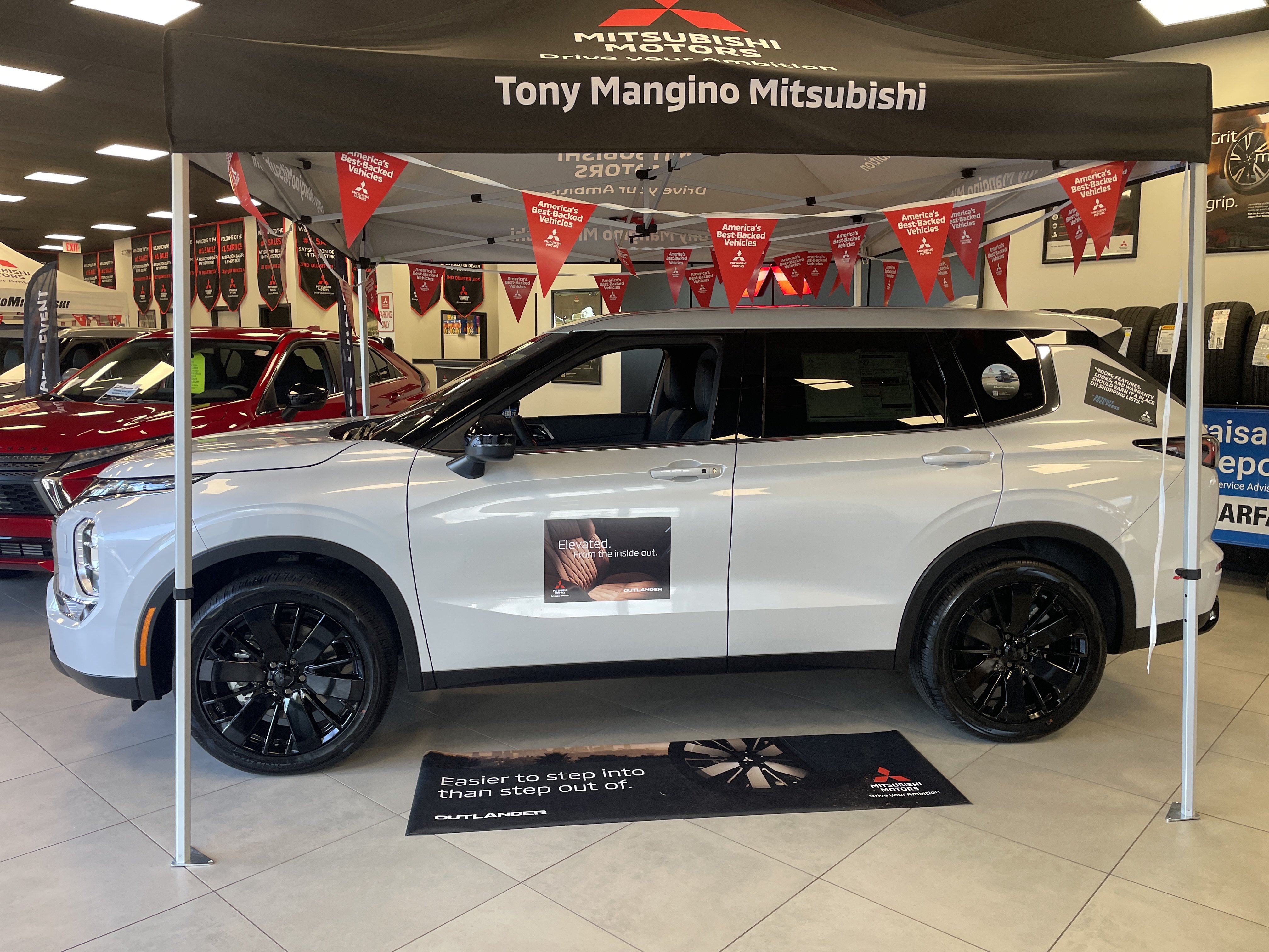 New 2026 Mitsubishi Outlander LE AWD/4WD image 7