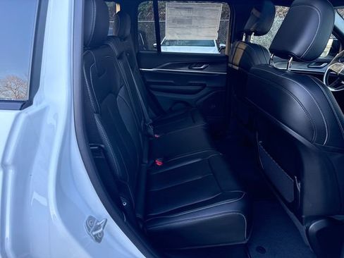 New 2025 Jeep Grand Cherokee Limited image 10