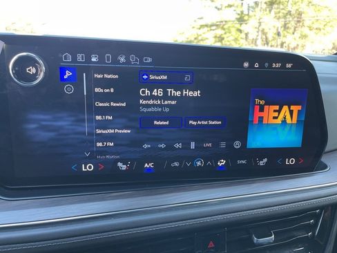 Used 2025 Chevrolet Suburban Z71 image 10