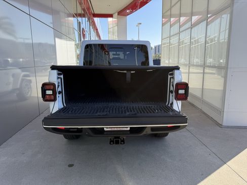 Used 2020 Jeep Gladiator Overland image 25