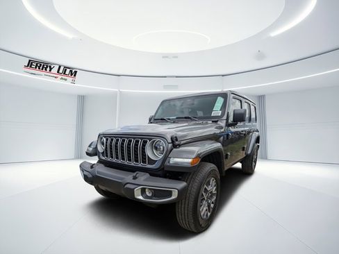 New 2025 Jeep Wrangler Sahara image 6
