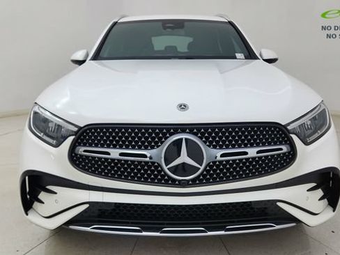 Used 2025 Mercedes-Benz GLC 300 4MATIC image 2