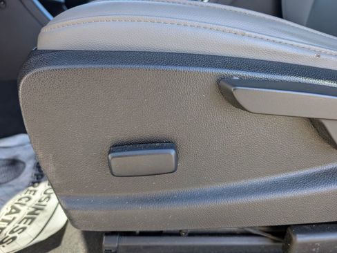 Used 2022 Chevrolet Colorado W/T w/ WT Convenience Package image 10