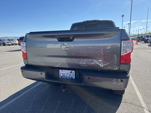 Used 2018 Nissan Titan SL w/ Chrome Package AWD/4WD image 7