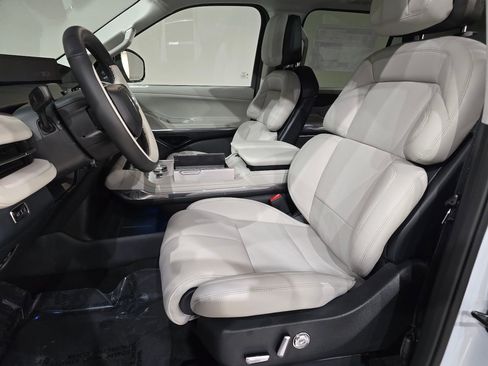 New 2025 Lincoln Navigator Reserve image 23