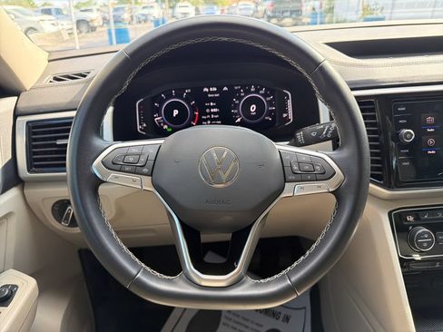 Used 2023 Volkswagen Atlas SE w/ Panoramic Sunroof Package AWD/4WD image 16