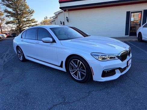 Used 2018 BMW 750i image 5