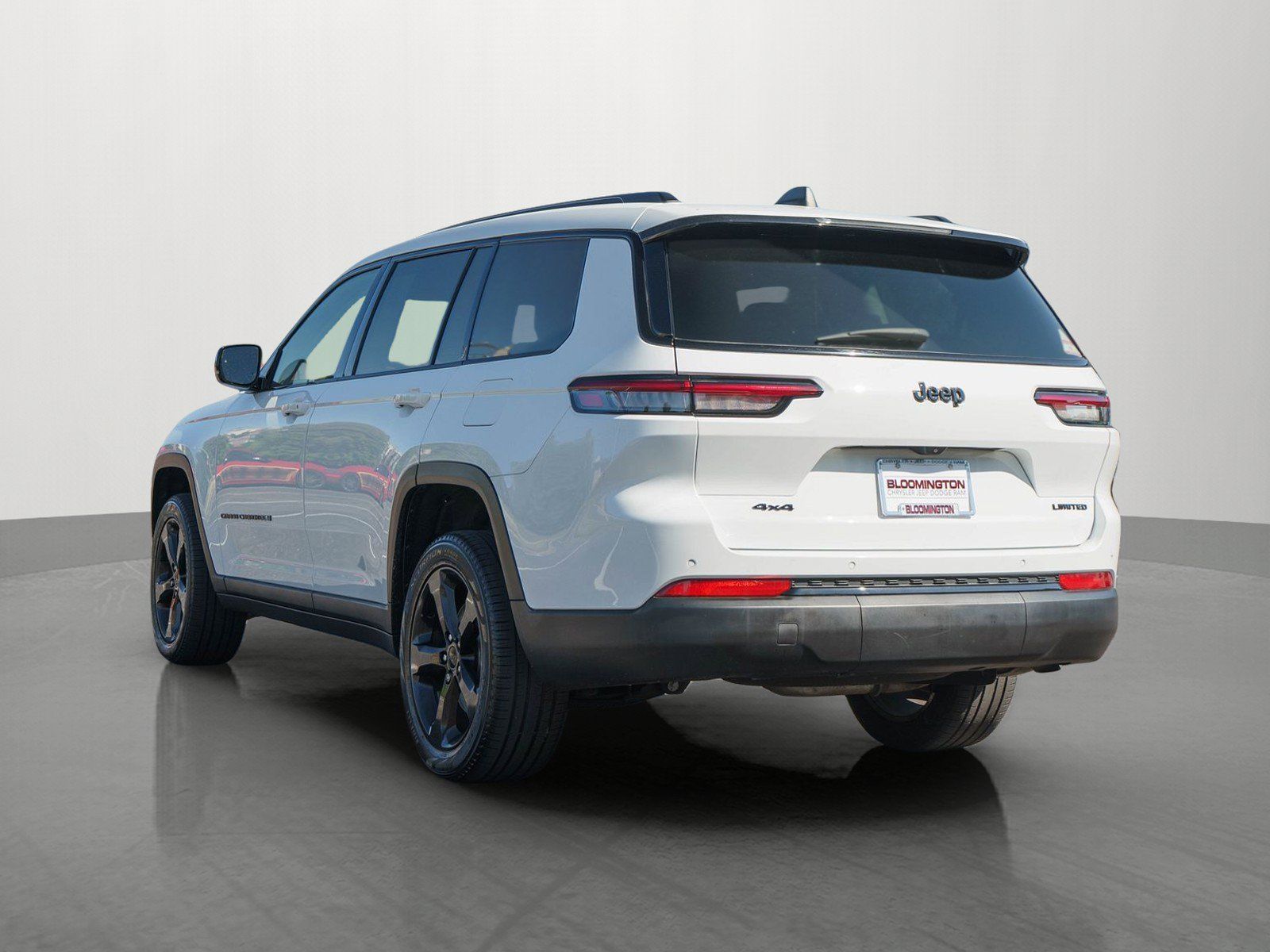 Used 2023 Jeep Grand Cherokee L Limited w/ Black Appearance Package AWD/4WD image 5
