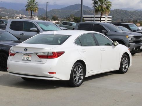 Used 2016 Lexus ES 300h w/ Navigation System Package image 21