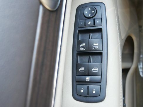 Used 2016 Jeep Grand Cherokee Overland w/ Advanced Technology Group image 29