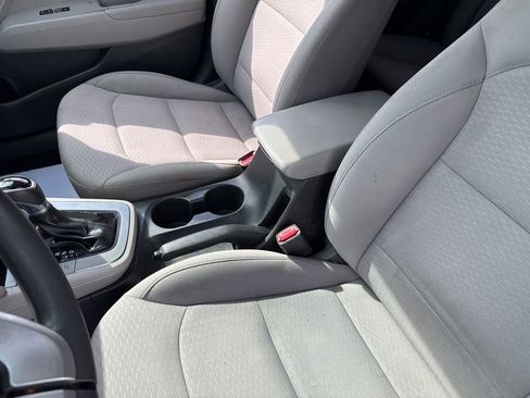 Used 2020 Hyundai Elantra SE image 25