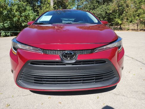 Used 2024 Toyota Corolla LE FWD image 2
